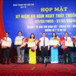 Trao 8 Bằng khen của UBND thành phố Cần Thơ cho các tập thể. (Ảnh: Ánh Tuyết/TTXVN)