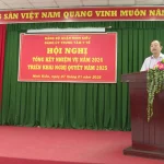 Đồng chí Mai Xuân Bình, Ủy viên Ban Thường vụ Quận ủy – Phó Chủ tịch Hội đồng nhân dân quận Ninh Kiều phát biểu tại hội nghị