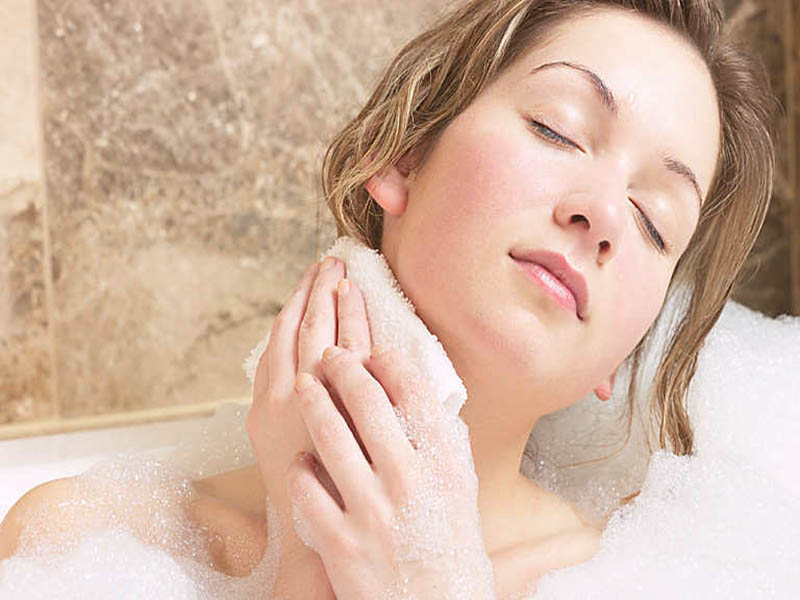 Nổi mẩn ngứa sau khi tắm do đâu?