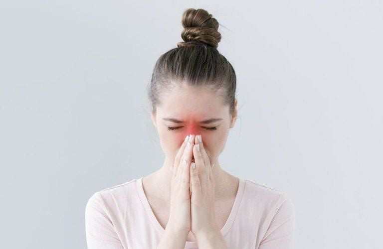 Các triệu chứng của viêm xoang phù nề có thể khác nhau tùy vào mức độ và loại viêm