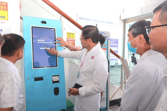 BV Đa khoa TP Cần Thơ triển khai kiosk đăng ký khám bệnh tự động.