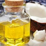 Dầu dừa có tác dụng giảm ngứa, chống viên, hạn chế lây lan bệnh và hỗ trợ các tổn thương trên da do bệnh chàm sữa gây ra nhanh chóng được hồi phục.