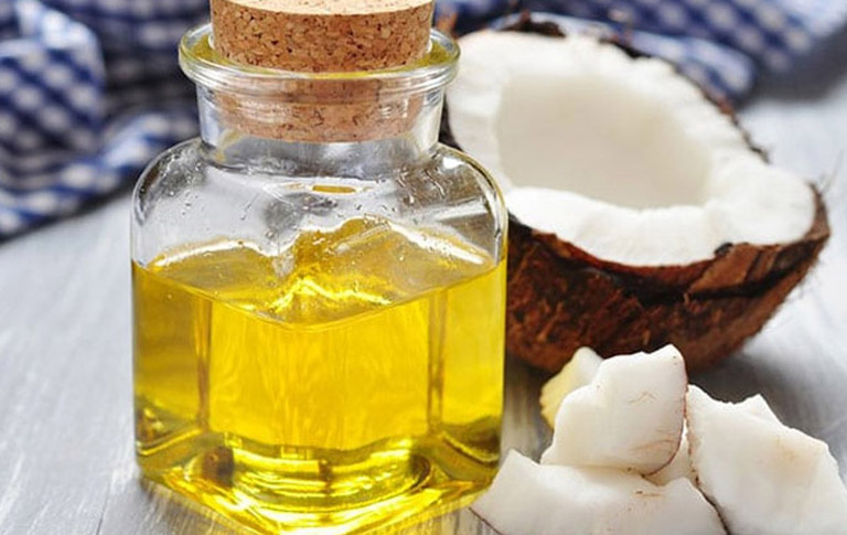Dầu dừa có tác dụng giảm ngứa, chống viên, hạn chế lây lan bệnh và hỗ trợ các tổn thương trên da do bệnh chàm sữa gây ra nhanh chóng được hồi phục.