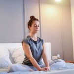 Hít thở đúng cách sẽ giúp bạn dễ chìm vào giấc ngủ hơn