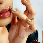 Mật ong chứa thành phần dinh dưỡng dồi dào và đem lại nhiều lợi ích đối với bệnh chàm môi