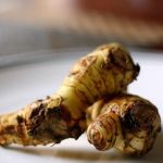 Cách trị hắc lào bằng củ riềng là phương pháp điều trị dân gian mang lại hiệu quả cao