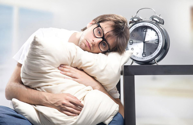 Mất ngủ kinh niên là tình trạng mất ngủ từ 1 tháng trở lên