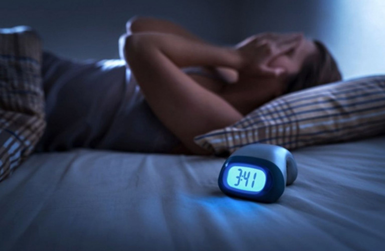 Mất ngủ tiền mãn kinh là tình trạng thường gặp