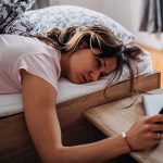 Ngủ nhiều nhưng vẫn buồn ngủ cần được chăm sóc phù hợp để tránh các rủi ro sức khỏe liên quan