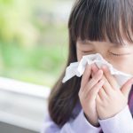 Rất nhiều trẻ nhỏ bị dị ứng thời tiết